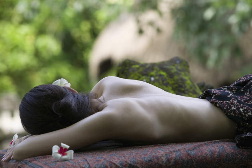 东方人,一个人,横图,室外,白天,植物,亚洲,仅一个年轻女性,仅一个女性,仅一个人,朦胧,模糊,盛开,木槿,木槿花,美丽,花蕾,黄种人,裸露,花,花瓣,花朵,鲜花,树,树木,一朵,背面,绿色,白色,自然,花苞,花蕊,趴着,生长,成长,坚韧,裸,按摩床,永恒,质朴,无穷花,年轻女性,女人,女性,亚洲人,趴,半身,彩图