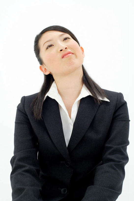 东方人,一个人,商务人士,商务女性,站,竖图,室内,白天,白色背景,正面,工作服,制服,亚洲,仅一个年轻女性,仅一个女性,仅一个人,套装,注视,黄种人,观察,看,站着,摄影,影棚,观看,察看,关注,商务装,工薪阶层,工作制服,年轻女性,女人,女性,亚洲人,白领,上班族,抬头,仰头,站立,半身,彩图,影棚拍摄,工作套服,拍摄