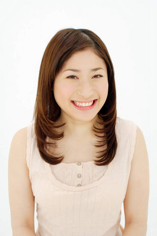 东方人,一个人,站,笑,微笑,露齿笑,竖图,室内,白天,白色背景,正面,亚洲,仅一个年轻女性,仅一个女性,仅一个人,服装,背心,注视,休闲装,黄种人,衣服,粉色,观察,看,站着,张嘴,休闲,休闲服,摄影,服饰,影棚,观看,察看,关注,张大嘴巴,年轻女性,女人,女性,亚洲人,张开嘴,站立,半身,彩图,影棚拍摄,拍摄