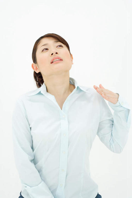 东方人,一个人,站,竖图,室内,白天,白色背景,正面,衬衫,亚洲,仅一个年轻女性,仅一个女性,仅一个人,服装,注视,休闲装,黄种人,衣服,蓝色,观察,看,站着,张嘴,休闲,休闲服,摄影,服饰,影棚,观看,抬起,察看,关注,张大嘴巴,年轻女性,女人,女性,亚洲人,手臂,张开嘴,抬头,仰头,站立,半身,彩图,影棚拍摄,衬衣,拍摄