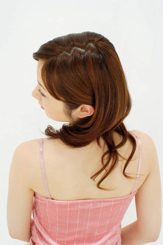 东方人,一个人,站,竖图,室内,白天,白色背景,亚洲,仅一个年轻女性,仅一个女性,仅一个人,服装,注视,吊带衫,休闲装,黄种人,背面,衣服,粉色,观察,看,站着,休闲,休闲服,摄影,服饰,影棚,观看,察看,关注,年轻女性,女人,女性,亚洲人,站立,半身,彩图,影棚拍摄,拍摄