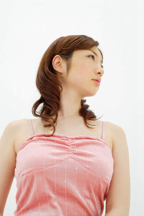 东方人,一个人,站,竖图,室内,白天,白色背景,正面,亚洲,仅一个年轻女性,仅一个女性,仅一个人,服装,注视,吊带衫,休闲装,黄种人,衣服,粉色,观察,看,站着,休闲,休闲服,摄影,服饰,影棚,观看,察看,关注,年轻女性,女人,女性,亚洲人,站立,半身,彩图,影棚拍摄,拍摄