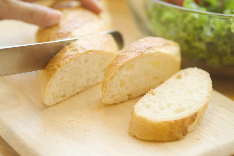 点心,面包,东方人,手,一个人,横图,俯视,室内,特写,白天,蔬菜,玻璃,亚洲,仅一个年轻女性,仅一个女性,仅一个人,切开,新鲜,生菜,莴苣,食品,黄种人,玻璃制品,砧板,食物,糕点,一个,容器,碗,切,手部,有机食品,绿色食品,单个,储藏,储存,剖面,切面,春菜,鹅仔菜,莴仔菜,千金菜,叶用莴苣,年轻女性,女人,女性,亚洲人,半身,彩图,高角度拍摄,贮存