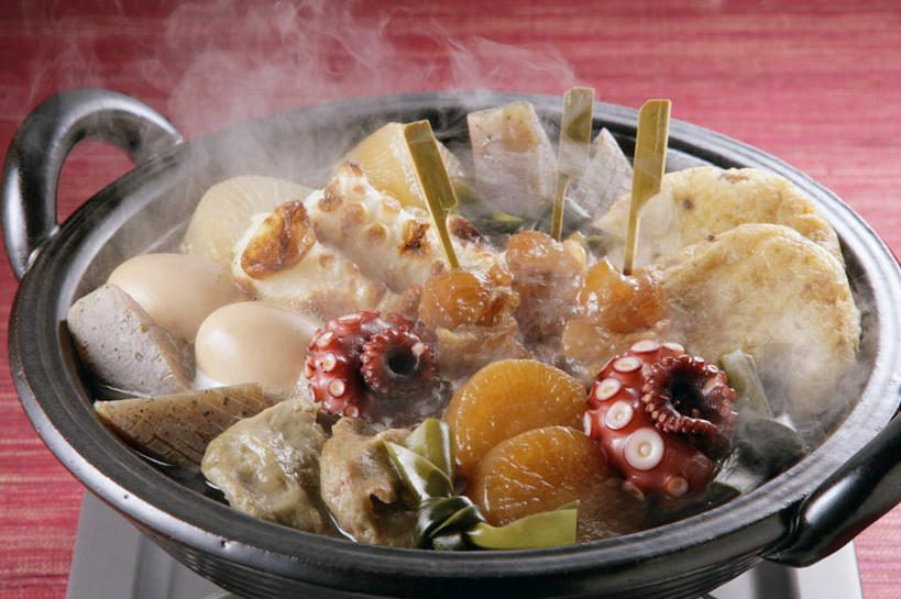 无人,横图,俯视,室内,特写,白天,烹饪,雾,餐桌,桌子,章鱼,萝卜,蔬菜,餐具,厨具,金属制品,一堆,堆叠,堆积,沸腾,新鲜,金属,蒸汽,碟子,锅子,盘,海带,日本料理,料理,食品,水蒸气,锅,菜肴,美食,肉丸,鱼丸,食物,一个,盘子,垫子,碟,日式料理,日式,佳肴,有机食品,绿色食品,单个,餐台,锅具,堆,石吸,死牛,望潮,坐蛸,鱼竹轮,烹饪用具,蒸发,关东煮,鱼饼,鱼卷,关东炊,黑轮,御田,进餐用具,烹调用具,石居,八爪鱼,烹调,彩图,高角度拍摄