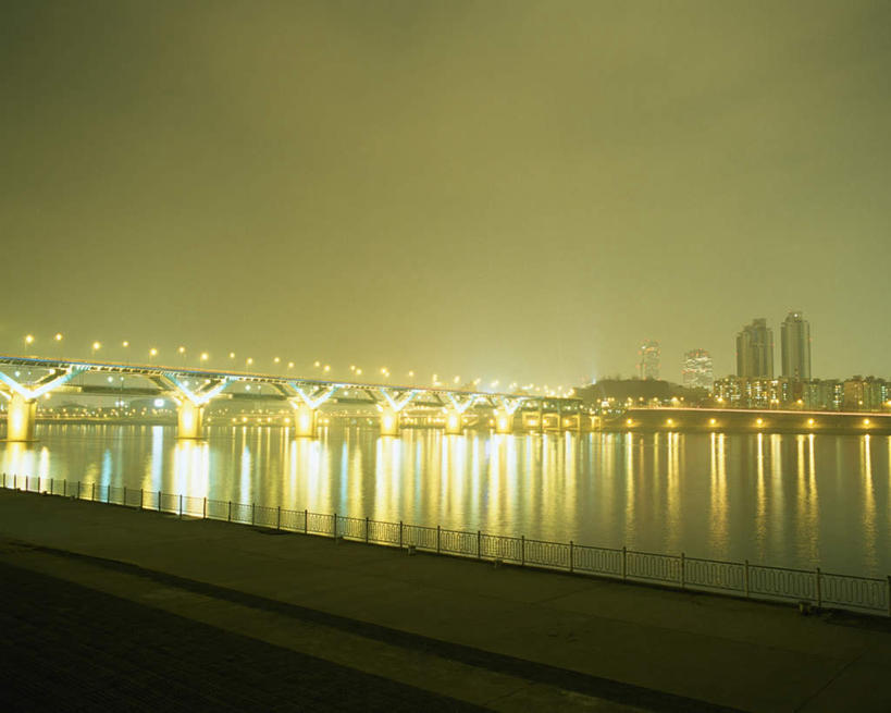 无人,高楼大厦,栏杆,横图,室外,夜晚,正面,度假,河流,美景,水,城市风光,标志建筑,城市,大桥,大厦,地标,建筑,摩天大楼,桥梁,首尔,汉城,韩国,亚洲,栅栏,河水,景观,篱笆,水流,建筑群,围栏,桥,灯光,首都,娱乐,建设,护栏,天空,天,享受,休闲,景色,放松,东亚,大韩民国,首尔市,首尔特别市,特别市,圣水大桥,汉江圣水大桥,汉江,彩图,大楼,高层建筑,高楼,摩天楼