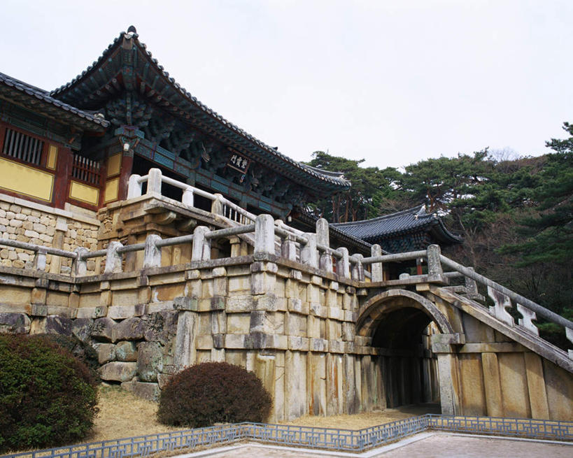 无人,寺庙,栏杆,横图,室外,白天,仰视,旅游,度假,名胜古迹,植物,楼梯,标志建筑,地标,建筑,庆州,韩国,亚洲,节日,遗迹,扶手,阶梯,燃烧,古迹,文化,文物,娱乐,建设,古建筑,护栏,台阶,树,树木,蓝色,绿色,蓝天,天空,自然,香火,庙宇,天,祈祷,享受,休闲,健康,旅游胜地,放松,许愿,宗教,信仰,生长,晴朗,成长,纪念,祈求,古文明,东亚,佛国寺,万里无云,大韩民国,庆尚北道,庆州市,平安,晴空,晴空万里,彩图,低角度拍摄,庙,寺,道