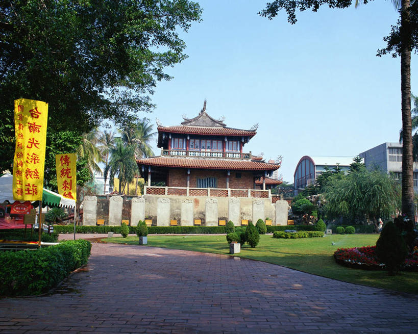 无人,家,横图,室外,白天,正面,旅游,度假,草地,草坪,植物,标志建筑,地标,建筑,台湾,中国,亚洲,房屋,屋子,娱乐,建设,楼房,住宅,草,树,树木,蓝色,绿色,蓝天,天空,自然,天,享受,休闲,旅游胜地,放松,生长,晴朗,成长,东亚,台南市,万里无云,港澳台,中华人民共和国,台湾省,台南,中西区,赤崁楼,赤嵌楼,次崁楼,晴空,晴空万里,彩图,房子,台