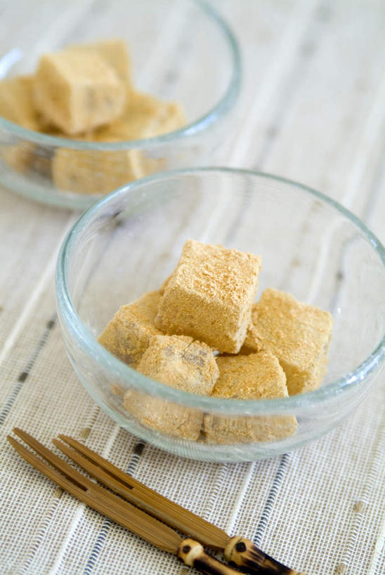 点心,无人,竖图,俯视,室内,特写,白天,烹饪,餐桌,桌子,餐具,玻璃,叉子,谷类,谷物,日本料理,料理,食品,糯米,甜点,甜品,米,大米,菜肴,美食,玻璃制品,食物,糕点,容器,碗,日式料理,甜食,日式,佳肴,餐台,储藏,储存,餐叉,糯米团,江米,进餐用具,烹调用具,彩图,高角度拍摄,贮存