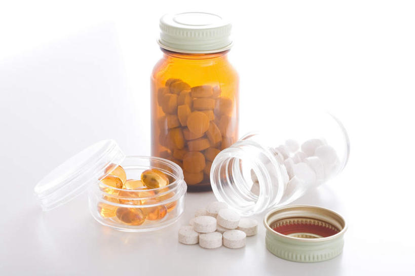 无人,横图,室内,特写,白天,白色背景,正面,安全,静物,玻璃,许多,阴影,光线,药剂,药丸,影子,防护,药片,玻璃制品,阳光,玻璃瓶,瓶子,药品,治疗,保健,摄影,影棚,保护,药物,医疗,卫生,保险,预防,西药,营养品,广口瓶,平安,彩图,影棚拍摄,拍摄