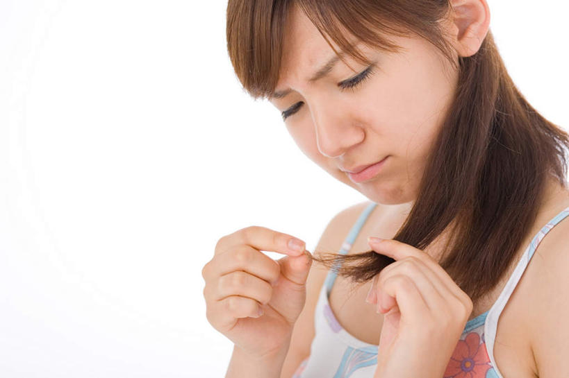 东方人,一个人,横图,室内,特写,白天,白色背景,正面,裙子,亚洲,仅一个年轻女性,仅一个女性,仅一个人,连衣裙,注视,黄种人,观察,看,压力,摄影,影棚,观看,半身裙,吊带裙,失望,察看,关注,悲哀,年轻女性,女人,女性,亚洲人,触摸,半身,彩图,影棚拍摄,拍摄