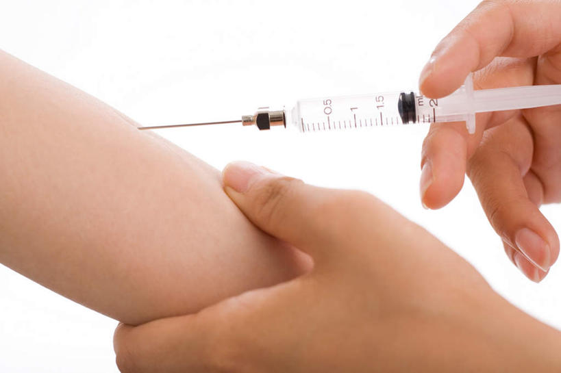 东方人,一个人,病人,横图,室内,特写,白天,白色背景,正面,亚洲,仅一个年轻女性,仅一个女性,仅一个人,握,拿,拿着,黄种人,难受,生病,针管,针筒,压力,握着,注射,保健,摄影,影棚,医疗,医疗设备,卫生,注射器,煎熬,针头,年轻女性,女人,女性,亚洲人,胳膊,患者,就医者,半身,彩图,影棚拍摄,拍摄