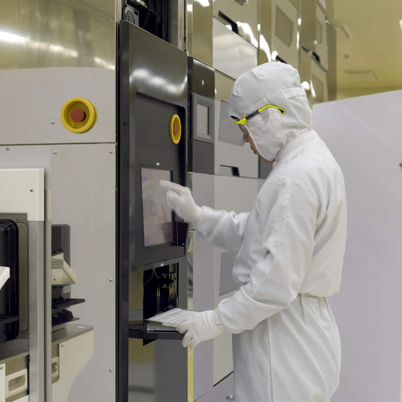 东方人,一个人,科学家,技术人员,工厂,方图,室内,白天,工作服,制服,机器,键盘,实验,日本,亚洲,仅一个男性,仅一个人,仅一个中年男性,研究,科学,实验室,研究室,触摸屏,黄种人,设备,输入设备,通讯设备,背面,职业,工业,电子元件,科研,半导体,化验,通信设备,橡胶手套,检验,研究所,东亚,科学研究者,日本国,化验室,检验室,工作制服,男人,男性,中年男性,亚洲人,科学工作者,技术员,半身,彩图,工作套服,工地,制造厂