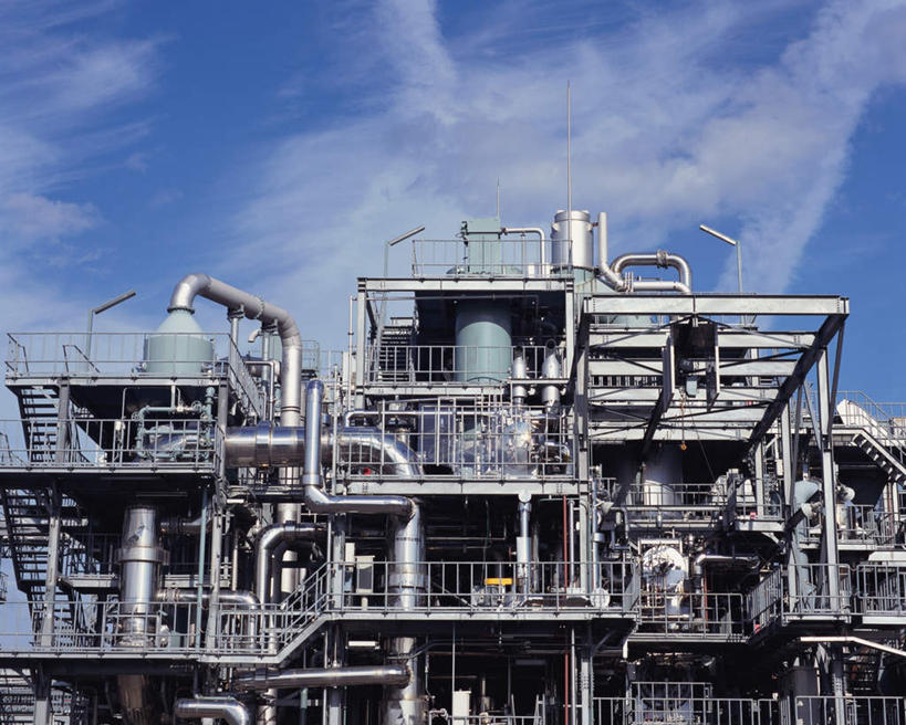 无人,工厂,横图,室外,白天,仰视,化工厂,日本,亚洲,阴影,光线,影子,云,云朵,云彩,管道,蓝色,白云,蓝天,天空,阳光,天,炼油厂,工业,晴朗,东亚,日本国,晴空,彩图,低角度拍摄,工地,制造厂