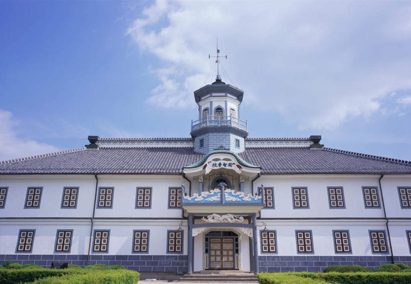 无人,教学楼,横图,室外,白天,仰视,旅游,度假,窗户,门,标志建筑,地标,建筑,长野县,日本,亚洲,日本文化,云,云朵,云彩,娱乐,建设,校园,玻璃窗,蓝色,白云,蓝天,天空,门框,天,享受,休闲,旅游胜地,放松,东亚,本州,本州岛,日本国,中部地方,长野,松本市,彩图,低角度拍摄,教室楼,教学大楼,传统文化