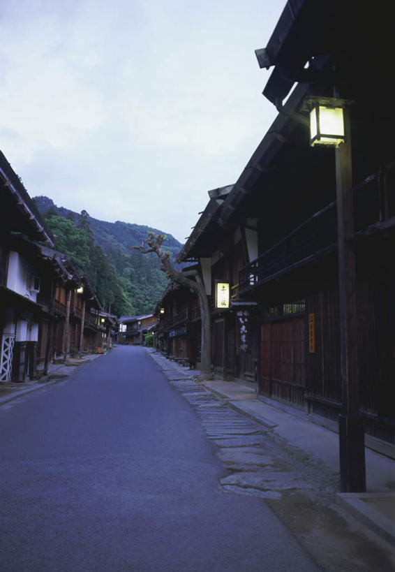 无人,家,竖图,室外,白天,正面,旅游,度假,名胜古迹,山,道路,建筑,街道,日本,亚洲,遗迹,房屋,屋顶,屋子,山峰,云,云朵,古城,灯光,山峦,云彩,顶棚,古迹,娱乐,古建筑,楼房,吊灯,住宅,灯,蓝色,白云,蓝天,天空,灯具,天,夏天,享受,休闲,旅游胜地,放松,晴朗,怀旧,照明设备,记忆,古文明,东亚,本州,本州岛,日本国,金沢,金沢市,石川,石川县,中部地方,县厅,晴空,彩图,房子,传统文化