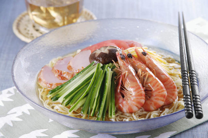 海鲜,面食,面条,无人,横图,俯视,室内,特写,白天,烹饪,雾,餐桌,筷子,桌子,蔬菜,洋葱,餐具,日本,亚洲,沸腾,日本文化,蒸汽,碟子,盘,面,明虾,肉,日本料理,料理,食品,水蒸气,文化,传统,水产,猪肉,菜肴,美食,肉类,食物,盘子,碟,日式料理,日式,佳肴,餐台,礼节,海产品,礼仪,肉食,东亚,白肉,豚肉,日本国,蒸发,进餐用具,烹调用具,圆葱,洋葱头,球葱,彩图,高角度拍摄