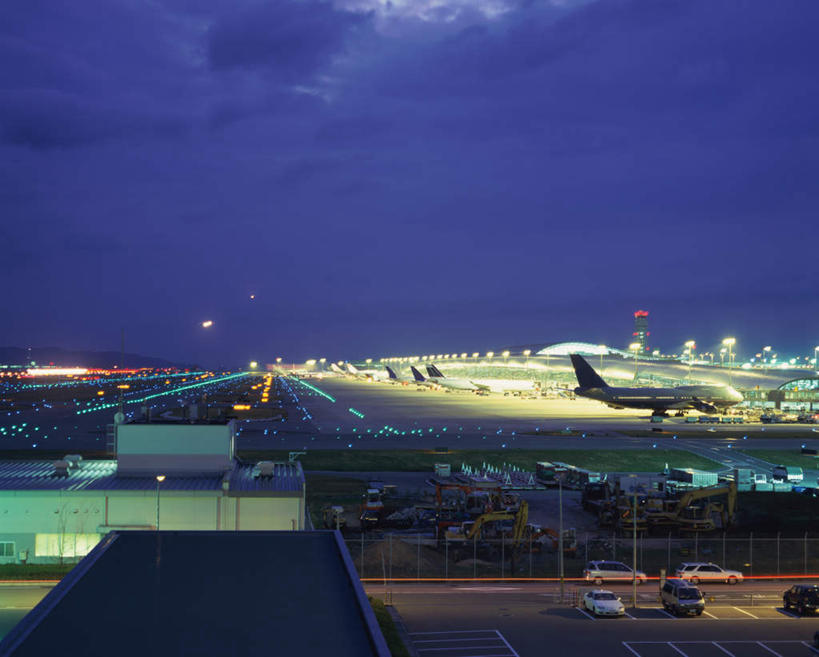 无人,高楼大厦,横图,俯视,彩色,室外,夜晚,旅游,度假,城市,大厦,飞机,建筑,摩天大楼,霓虹灯,夜景,东京,日本,亚洲,灯光,七彩,都市,娱乐,光源,航空,霓虹,灯,蓝色,蓝天,天空,交通工具,天,享受,休闲,旅游胜地,放松,客机,照明设备,东亚,本州,关东地方,本州岛,日本国,东京都,氖灯,羽田机场,大田区,东京国际机场,东京羽田航空港,彩图,高角度拍摄,大楼,高层建筑,高楼,摩天楼