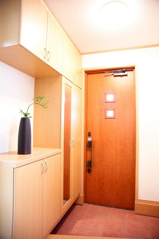 无人,家,竖图,室内,白天,正面,智慧,植物,别墅,地板,柜子,家具,门,装修,建筑,花瓶,欧式,艺术,装饰,房屋,屋子,公寓,地面,豪华,文化,建设,现代,鞋柜,装潢,洋房,楼房,顶灯,木地板,住宅,插花,绿色植物,工艺品,门框,室内装潢,衣橱,摄影,插花艺术,明亮,创造,舒适,家居装潢,创作,房屋设计,地中海风格,古典风格,简约风格,想象,室内设计,宽敞,更衣橱,样板房装潢,设计,彩图,房子