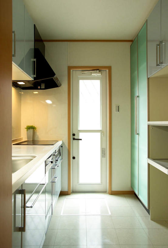 无人,家,竖图,室内,白天,正面,植物,别墅,餐桌,厨房,家具,装修,桌子,建筑,玻璃,欧式,装饰,玻璃柜,瓷砖,地砖,盆栽,房屋,煤气灶,屋子,公寓,盆景,地面,豪华,玻璃门,建设,现代,装潢,洋房,楼房,住宅,绿色,把手,橱柜,室内装潢,餐台,明亮,舒适,家居装潢,吸油烟机,流理台,房屋设计,地中海风格,古典风格,简约风格,室内设计,宽敞,脱排油烟机,样板房装潢,设计,彩图,房子,灶间