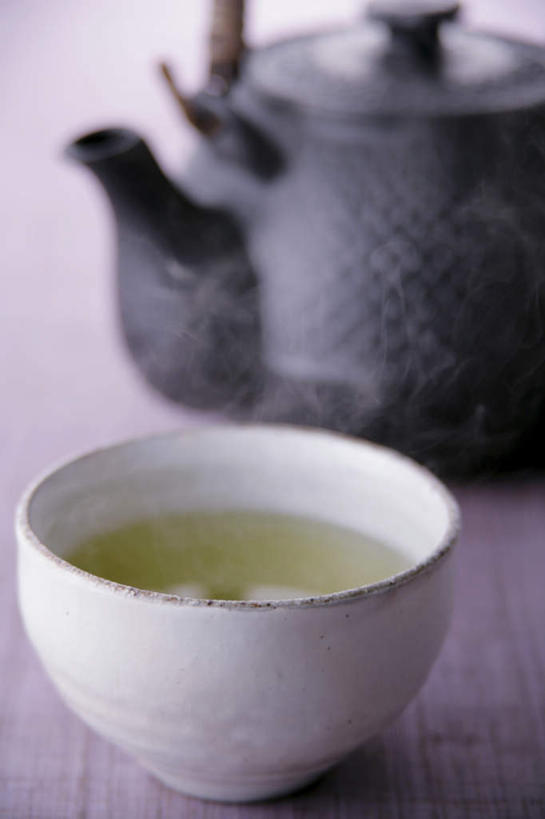 无人,竖图,俯视,室内,特写,白天,幸福,水,雾,茶,桌子,杯子,许多,沸腾,蒸汽,瓷器,碟子,液体,热气,水滴,茶道,茶叶,陶瓷制品,水蒸气,文化,娱乐,饮食,水壶,桌布,饮料,一个,绿色,黑色,茶壶,享受,休闲,温馨,放松,乐趣,单个,茶艺,提神,舒适,瓷杯,醒脑,蒸发,茶杯,台面,彩图,高角度拍摄,传统文化