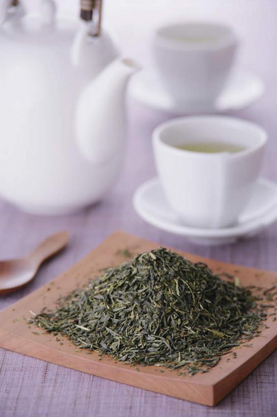 无人,竖图,俯视,室内,特写,白天,幸福,水,雾,茶,桌子,杯子,许多,沸腾,蒸汽,瓷器,碟子,木勺,液体,勺子,热气,水滴,茶道,茶叶,陶瓷制品,水蒸气,文化,娱乐,饮食,水壶,桌布,饮料,一个,绿色,白色,茶壶,调羹,汤匙,享受,休闲,温馨,放松,乐趣,单个,茶艺,提神,舒适,瓷杯,醒脑,蒸发,茶杯,台面,彩图,高角度拍摄,传统文化