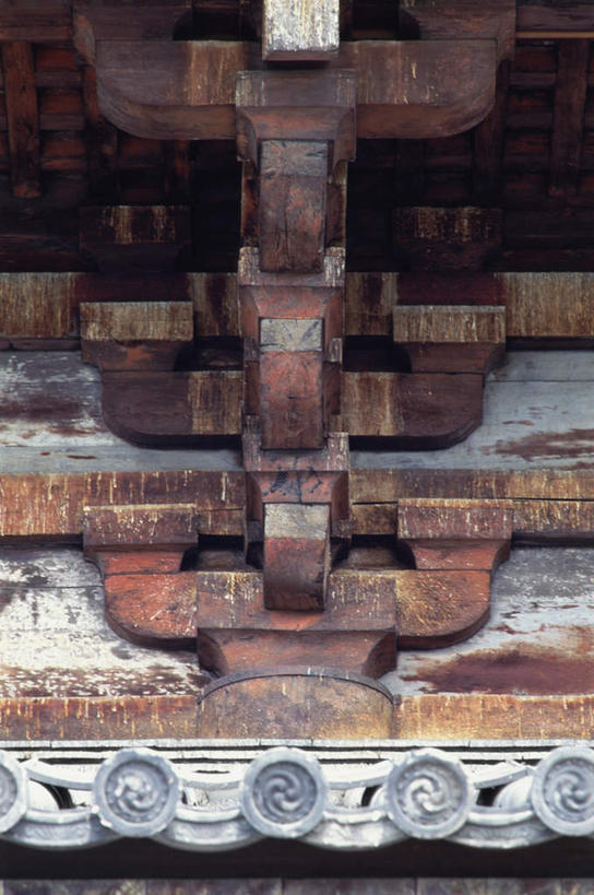 无人,竖图,室外,白天,正面,旅游,度假,名胜古迹,地标,建筑,京都,日本,亚洲,一排,遗迹,整齐,装饰,蒸汽,房梁,屋檐,古迹,文物,娱乐,建设,古建筑,镂空,檐,排列,享受,休闲,旅游胜地,放松,雕花,京都府,队列,古文明,东亚,本州,本州岛,日本国,近畿地方,近畿,彩图,标志性建筑