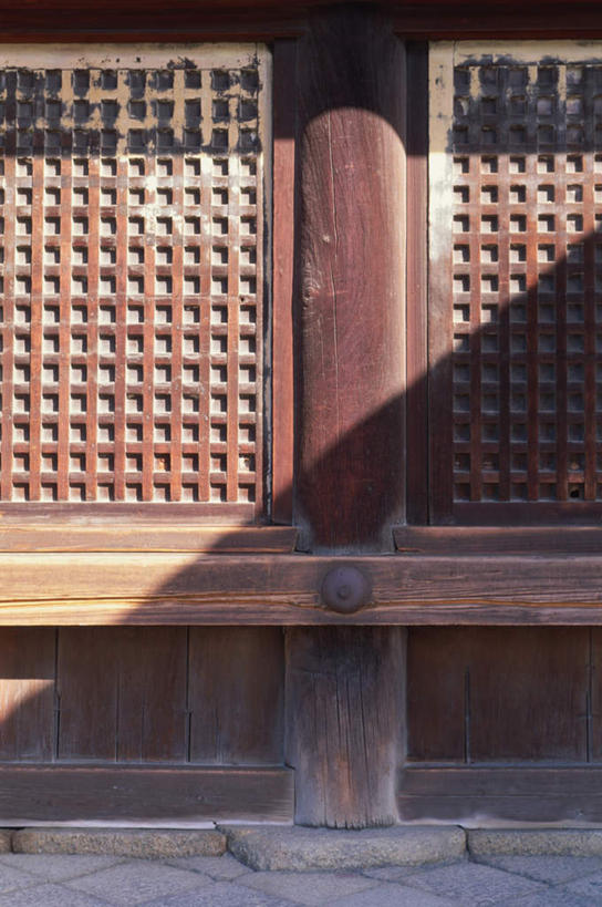 无人,寺庙,竖图,室外,白天,正面,旅游,度假,名胜古迹,标志建筑,地标,建筑,京都,日本,亚洲,阴影,节日,遗迹,光线,影子,柱子,墙,建筑群,古迹,文化,文物,娱乐,建设,古建筑,墙壁,墙面,外墙,阳光,庙宇,祈祷,享受,休闲,健康,门柱,旅游胜地,放松,许愿,宗教,佛教,信仰,京都府,纪念,祈求,古文明,东亚,本州,本州岛,日本国,近畿地方,清水寺,近畿,释教,平安,彩图,庙,寺,标志性建筑