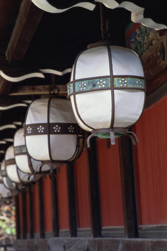 无人,竖图,室外,白天,正面,旅游,度假,标志建筑,地标,建筑,照明,京都,日本,亚洲,一排,许多,吊挂,悬挂,节日,整齐,灯笼,纸灯笼,神社,很多,挂,文化,娱乐,建设,排列,灯具,祈祷,享受,休闲,健康,旅游胜地,放松,许愿,宗教,信仰,京都府,纪念,神道,祈求,照亮,祭祀,照明设备,队列,东亚,本州,本州岛,日本国,近畿地方,近畿,神道教,社屋,北野天满宫,上京区,平安,彩图