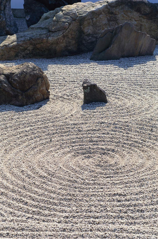 无人,寺庙,竖图,俯视,室外,白天,旅游,度假,石头,名胜古迹,道路,地标,路,公路,京都,日本,亚洲,节日,遗迹,瓷砖,地砖,石子,地面,交通,古迹,文化,文物,娱乐,古建筑,庙宇,祈祷,享受,休闲,健康,旅游胜地,放松,许愿,宗教,佛教,信仰,京都府,纪念,祈求,古文明,东亚,本州,本州岛,日本国,近畿地方,近畿,释教,东福寺,东山区,平安,石块,岩石,马路,彩图,高角度拍摄,庙,寺,标志性建筑