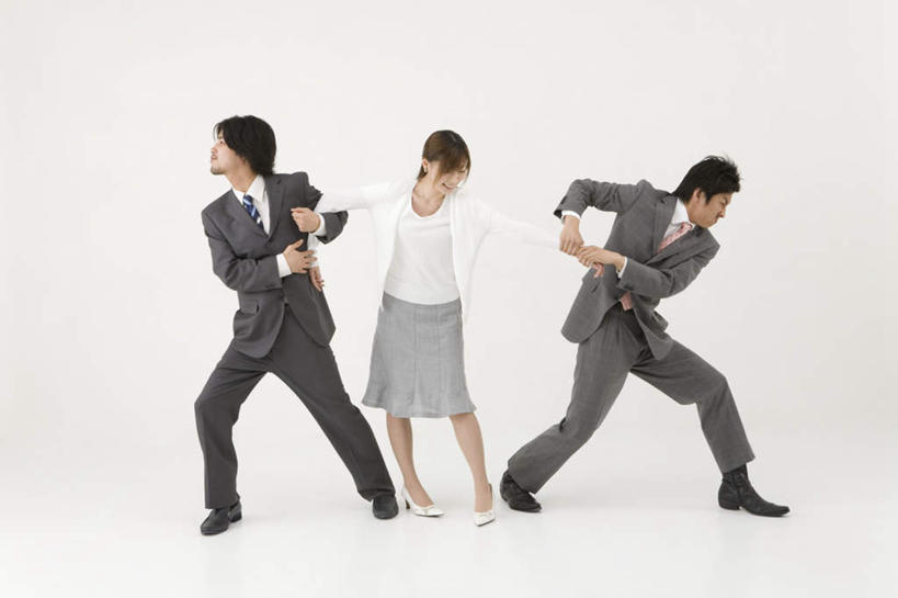 东方人,三个人,同事,商务人士,商务男性,商务女性,站,拉,笑,微笑,露齿笑,横图,室内,白天,白色背景,正面,衬衫,成功,合作,团队,集体,信心,竞争,亚洲,对抗,套装,冲突,注视,黄种人,队伍,观察,看,站着,摄影,影棚,观看,察看,领导,搀扶,成就,对立,关注,矛盾,商务装,合伙,领袖,工薪阶层,敌对,挫败,斗争,抗拒,抗衡,男人,男性,年轻男性,年轻女性,女人,女性,亚洲人,白领,上班族,站立,彩图,全身,影棚拍摄,衬衣,拍摄