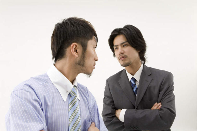东方人,两个人,同事,商务人士,商务男性,站,双手交叉,横图,室内,白天,白色背景,正面,衬衫,成功,合作,团队,集体,信心,竞争,亚洲,对抗,套装,冲突,注视,黄种人,队伍,观察,看,站着,摄影,影棚,对看,观看,察看,领导,双手抱胸,成就,对立,关注,矛盾,商务装,合伙,领袖,工薪阶层,敌对,挫败,斗争,抗拒,抗衡,男人,男性,年轻男性,亚洲人,白领,上班族,站立,半身,彩图,影棚拍摄,衬衣,拍摄