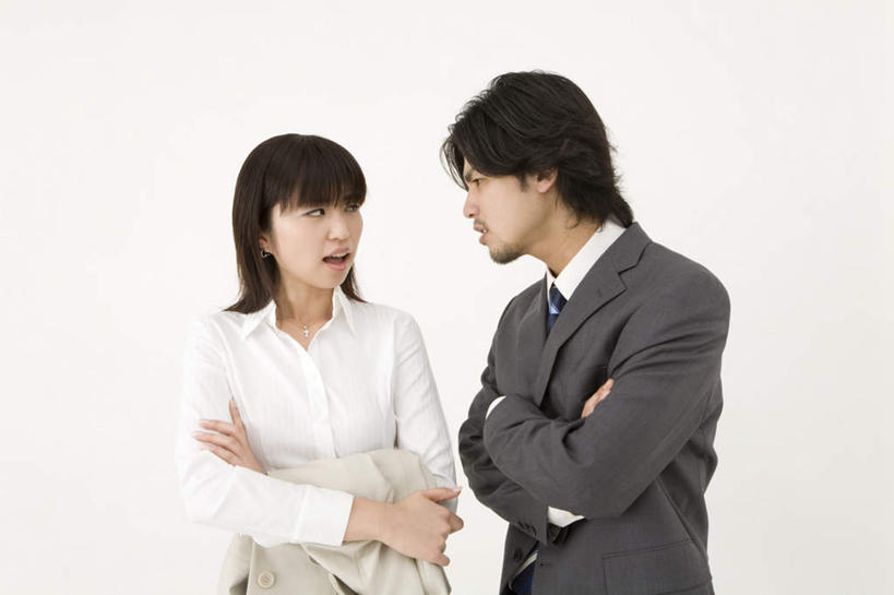 东方人,两个人,同事,商务人士,商务男性,商务女性,站,双手交叉,横图,室内,白天,白色背景,正面,衬衫,成功,合作,团队,集体,信心,竞争,亚洲,对抗,套装,冲突,注视,黄种人,队伍,观察,看,站着,张嘴,摄影,影棚,对看,观看,察看,领导,双手抱胸,成就,对立,关注,矛盾,商务装,合伙,领袖,张大嘴巴,工薪阶层,敌对,挫败,斗争,抗拒,抗衡,男人,男性,年轻男性,年轻女性,女人,女性,亚洲人,白领,上班族,张开嘴,站立,半身,彩图,影棚拍摄,衬衣,拍摄