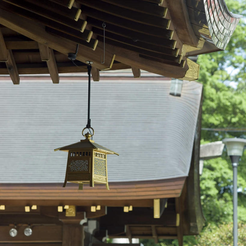 无人,方图,室外,白天,正面,旅游,度假,植物,风铃,京都,日本,亚洲,吊挂,悬挂,节日,屋檐,神社,挂,文化,娱乐,檐,树,树木,绿色,自然,祈祷,享受,休闲,健康,放松,许愿,宗教,信仰,京都府,生长,成长,纪念,神道,祈求,祭祀,东亚,本州,本州岛,日本国,近畿地方,近畿,神道教,社屋,平安,占风铎,彩图