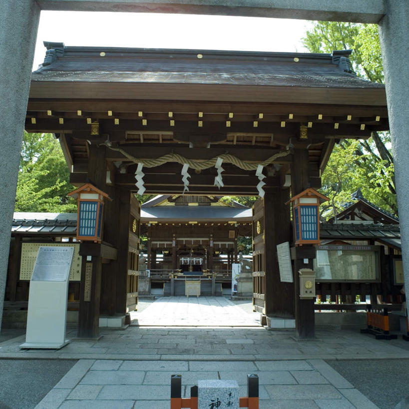 无人,方图,室外,白天,正面,旅游,度假,植物,门,京都,日本,亚洲,节日,大门,神社,文化,娱乐,树,树木,绿色,自然,祈祷,享受,休闲,健康,放松,许愿,宗教,信仰,京都府,生长,成长,纪念,神道,祈求,祭祀,神殿,东亚,本州,本州岛,日本国,近畿地方,近畿,神道教,社屋,平安,彩图