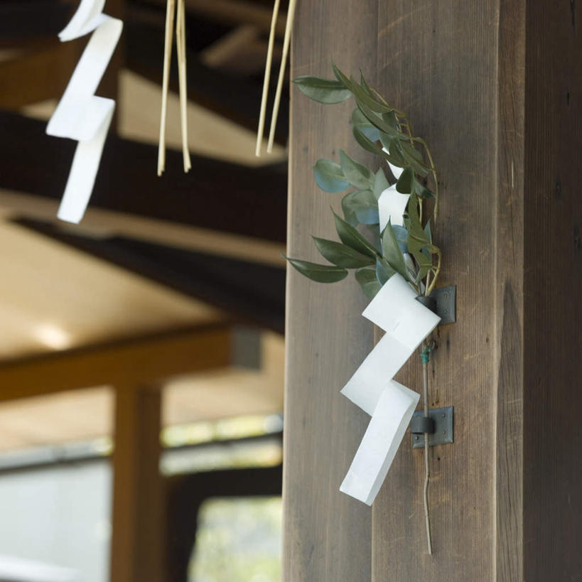 无人,方图,室外,白天,正面,旅游,度假,叶子,京都,日本,亚洲,吊挂,悬挂,节日,装饰,神社,绿叶,挂,文化,娱乐,饰品,祈祷,享受,休闲,健康,嫩叶,放松,许愿,宗教,信仰,京都府,纪念,神道,祈求,祭祀,东亚,本州,本州岛,日本国,近畿地方,近畿,神道教,社屋,平安,叶,叶片,彩图