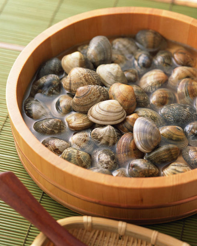 海鲜,无人,竖图,俯视,室内,特写,白天,桌面,桌子,许多,阴影,竹制,光线,木制,桶,液体,影子,水产,木制品,容器,蛤,储藏,竹制品,储存,海产品,寿司帘,寿司席,寿司竹,寿司竹卷,寿司竹席,彩图,高角度拍摄,贮存