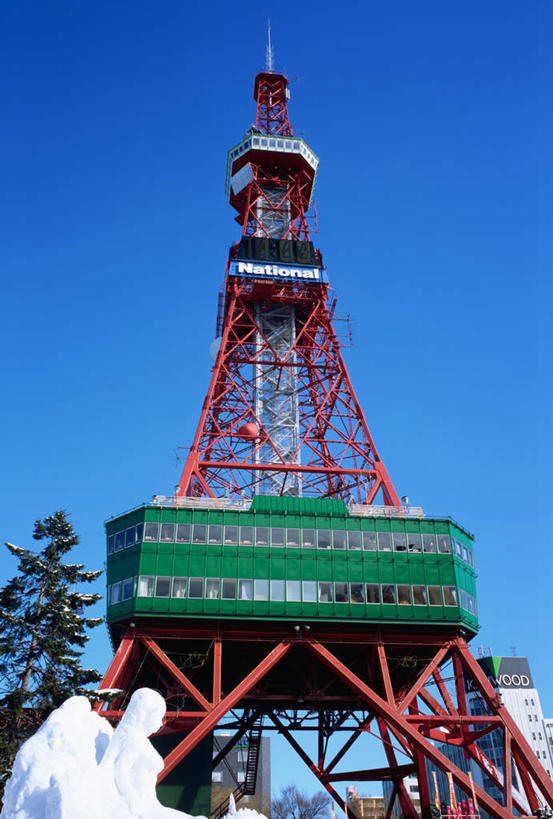 无人,竖图,室外,白天,仰视,旅游,度假,树林,植物,标志建筑,地标,建筑,北海道,日本,亚洲,阴影,光线,影子,云,云朵,塔,云彩,娱乐,建设,树,树木,蓝色,绿色,白云,蓝天,天空,阳光,自然,天,享受,休闲,旅游胜地,放松,生长,晴朗,成长,电视塔,东亚,札幌,大通公园,日本国,北海道地方,北海道岛,县厅,札幌电视塔,札幌铁塔,晴空,彩图,低角度拍摄,札幌市