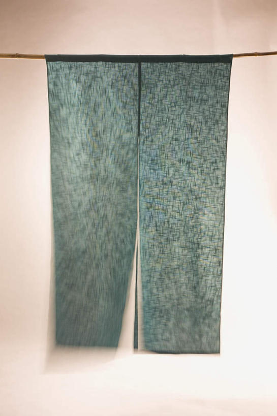 无人,竖图,室内,白天,正面,窗帘,吊挂,悬挂,阴影,装饰,光线,影子,挂,帘子,遮阳,摄影,影棚,华丽,修饰,点缀,衬托,美观,雅致,雅观,彩图,影棚拍摄,拍摄