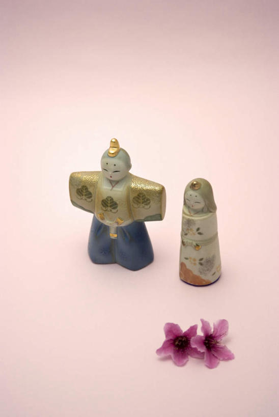 无人,竖图,俯视,室内,特写,白天,白色背景,游戏,玩具,阴影,节日,庆祝,盛开,光线,娃娃,影子,梅花,玩,花蕾,文化,娱乐,花,花瓣,花朵,鲜花,两个,花苞,花蕊,庆典,休闲,益智,摄影,影棚,活动,纪念,高雅,坚强,发泄,消遣,智力,宣泄,女儿节,梅,玩耍,嬉戏,彩图,高角度拍摄,影棚拍摄,拍摄