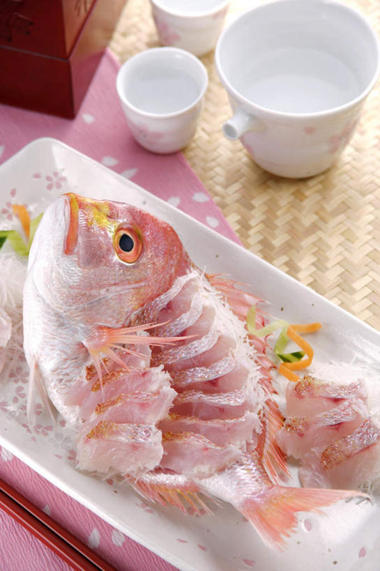 海鲜,无人,竖图,俯视,室内,特写,白天,烹饪,幸福,纯洁,筷子,桌面,桌子,樱花,杯子,餐具,阴影,光线,木制,碟子,盘,影子,肉,鱼肉,日本料理,食品,鲷鱼,文化,传统,水产,菜肴,美食,肉类,食物,盘子,木制品,水杯,碟,日式料理,佳肴,等待,礼节,加吉鱼,铜盆鱼,生命,海产品,礼仪,肉食,仙樱花,福岛樱,青肤樱,高尚,班加吉,加真鲷,热烈,茶杯,进餐用具,荆桃,彩图,高角度拍摄
