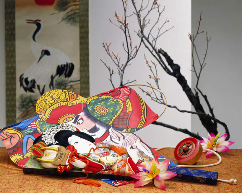 无人,横图,俯视,室内,特写,白天,屏风,桌面,桌子,羽毛,阴影,轻盈,柔软,装饰,光线,木制,影子,风筝,木制品,放风筝,华丽,修饰,点缀,纸鸢,放鹞子,鹞,鹞子,鸢,木鸢,轻柔,衬托,美观,雅致,雅观,彩图,高角度拍摄