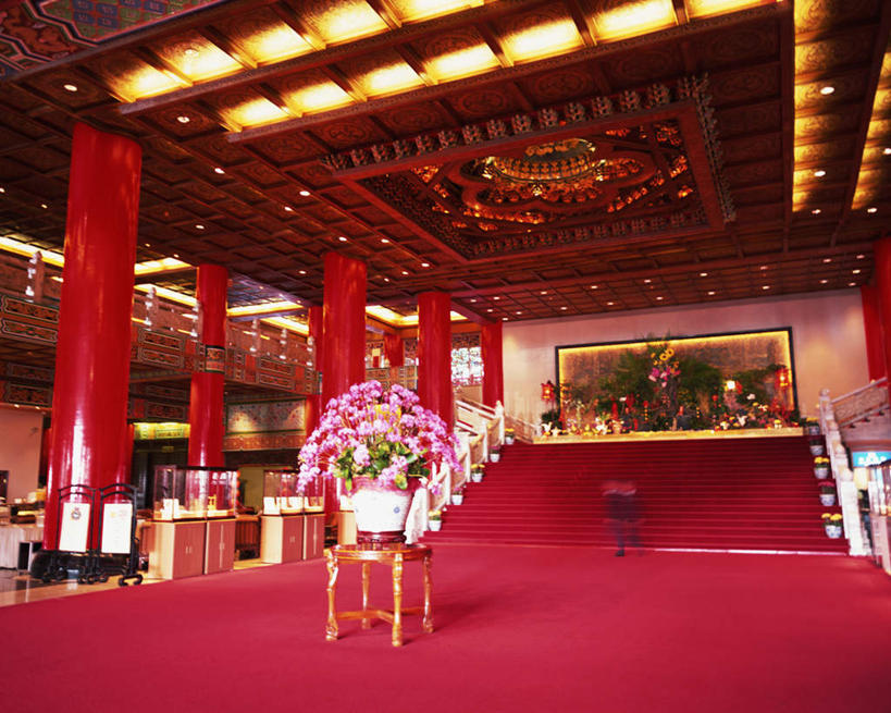 无人,栏杆,横图,室内,白天,正面,度假,智慧,楼梯,酒店,花瓶,台湾,中国,亚洲,阴影,艺术,盛开,光线,扶手,影子,陶瓷,阶梯,灯光,陶瓷制品,花蕾,文化,娱乐,护栏,顶灯,台阶,灯,花,花瓣,花朵,鲜花,插花,瓶子,灯具,花苞,花蕊,享受,休闲,放松,游,插花艺术,创造,照明设备,创作,想象,东亚,台北,港澳台,中华人民共和国,省会,台北市,台湾省,玩耍,彩图,饭店,旅店,台