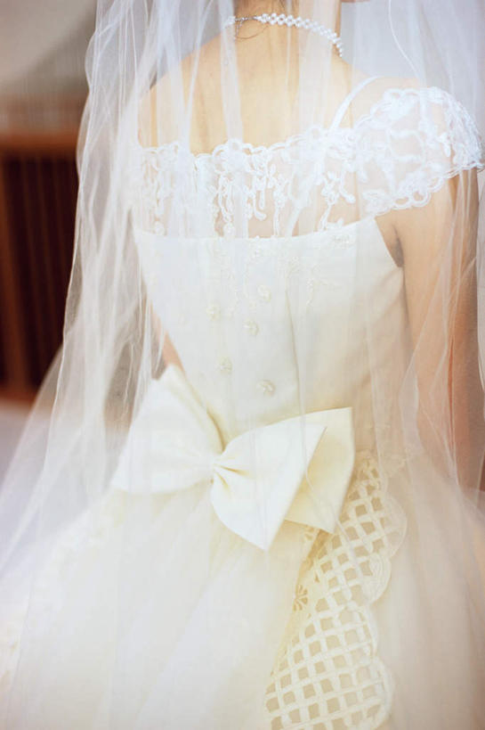 东方人,一个人,新娘,站,竖图,室外,白天,婚纱,婚礼,快乐,亚洲,仅一个年轻女性,仅一个女性,仅一个人,阴影,庆祝,光线,影子,结婚,注视,黄种人,背面,观察,看,站着,喜庆,观看,纪念,察看,关注,年轻女性,女人,女性,亚洲人,站立,半身,彩图,婚礼服,礼服,高兴