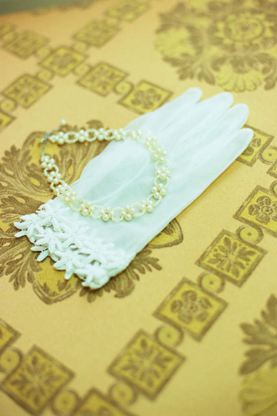 无人,竖图,室内,白天,正面,婚礼,快乐,静物,一副,阴影,庆祝,光线,影子,结婚,白色,饰品,手链,首饰,喜庆,纪念,彩图,高兴