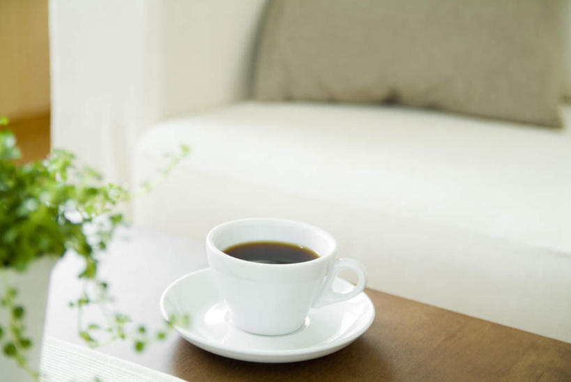 咖啡,无人,家,客厅,横图,俯视,室内,特写,白天,幸福,植物,别墅,家具,靠垫,沙发,装修,建筑,杯子,餐具,欧式,阴影,装饰,光线,瓷器,碟子,盘,盆栽,影子,房屋,屋子,公寓,咖啡杯,靠枕,盆景,陶瓷制品,豪华,娱乐,建设,现代,装潢,洋房,楼房,住宅,饮料,绿色,自然,盘子,垫子,碟,室内装潢,枕头,享受,休闲,温馨,放松,乐趣,生长,成长,样板房,明亮,提神,起居室,舒适,家居装潢,瓷杯,醒脑,房屋设计,地中海风格,古典风格,简约风格,室内设计,宽敞,样板房装潢,软饮料,客堂,设计,彩图,高角度拍摄,房子,皮沙发