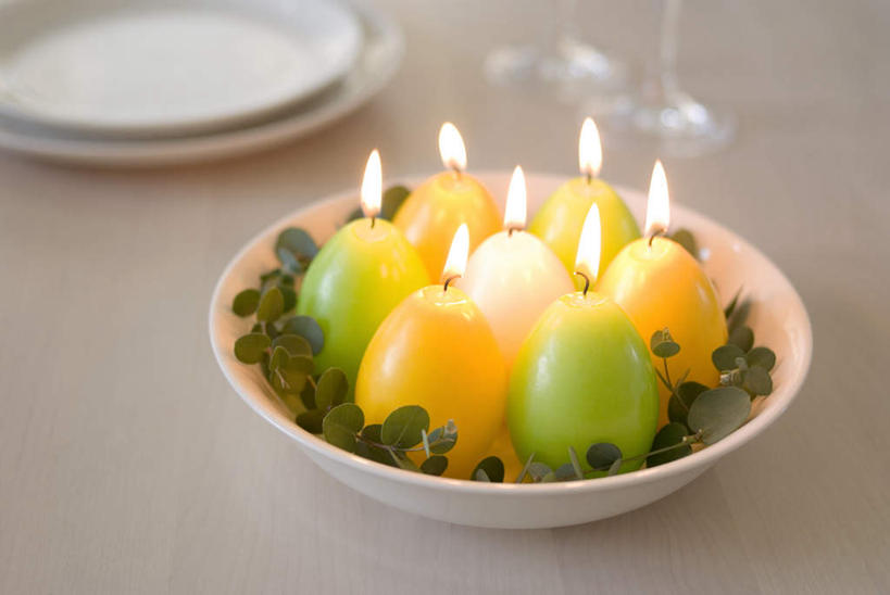 无人,横图,俯视,室内,特写,白天,桌面,桌子,杯子,餐具,蜡烛,复活节,阴影,节日,庆祝,光线,木制,碟子,高脚杯,火焰,盘,影子,蛋,鸡蛋,红酒杯,燃烧,文化,玻璃制品,盘子,酒杯,木制品,碟,庆典,纪念,彩蛋,复活节彩蛋,玻璃杯,彩图,高角度拍摄