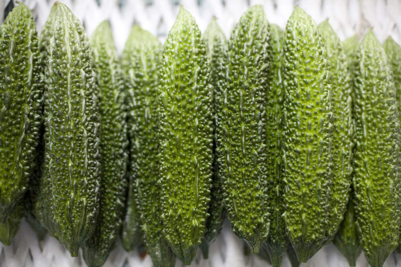 无人,横图,俯视,室内,特写,白天,蔬菜,日本,亚洲,一排,阴影,新鲜,整齐,光线,影子,苦瓜,食品,冲绳,食物,排列,凉瓜,有机食品,绿色食品,冲绳县,队列,东亚,琉球群岛,日本国,九州地方,君子菜,癞瓜,癞葡萄,彩图,高角度拍摄