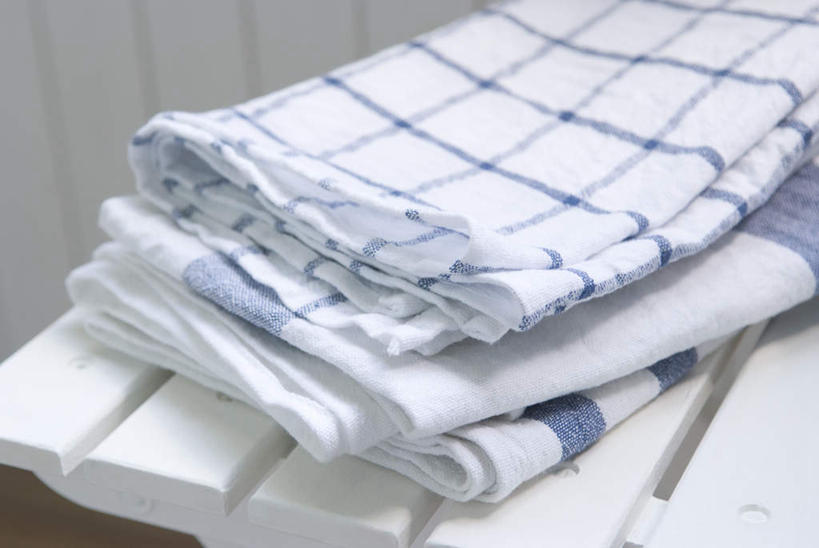 无人,横图,俯视,室内,特写,白天,地板,椅子,阴影,条纹,光线,格子,影子,木椅,墙,躺椅,地面,抹布,木地板,蓝色,白色,三条,彩图,高角度拍摄