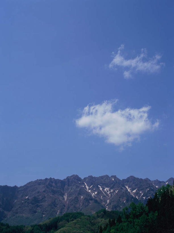 无人,竖图,室外,白天,正面,旅游,度假,石头,美景,森林,山,树林,雪,雪山,植物,大雪,长野县,日本,亚洲,阴影,光线,石子,影子,冰,积雪,景观,山顶,山峰,雪景,云,云朵,冬季,冬天,山峦,云彩,娱乐,树,树木,蓝色,绿色,白云,蓝天,天空,阳光,自然,天,享受,休闲,景色,放松,寒冷,生长,晴朗,成长,冰冷,自然风光,东亚,沉积岩,本州,本州岛,日本国,中部地方,长野,严寒,冰凉,酷寒,凛冽,凛凛,极冷,颠峰,极峰,水成岩,冈谷,石块,岩石,晴空,彩图