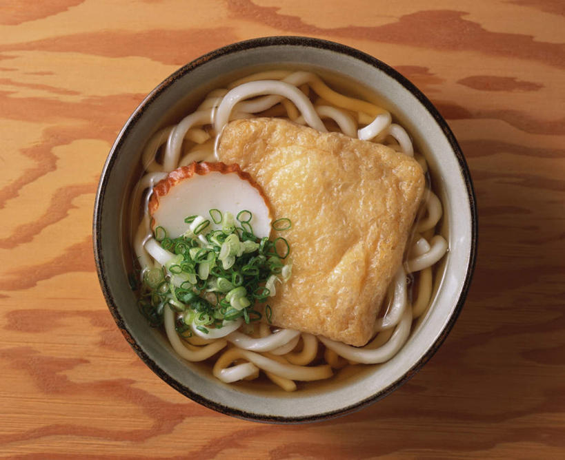 面食,面条,无人,横图,俯视,室内,特写,白天,烹饪,餐桌,桌面,桌子,章鱼,蔬菜,切碎,阴影,新鲜,光线,木制,影子,陶瓷,葱,青葱,面,肉,汤,料理,食品,陶瓷制品,葱末,菜肴,美食,肉类,食物,绿色,木制品,容器,碗,日式,乌冬面,佳肴,有机食品,绿色食品,餐台,储藏,石吸,死牛,望潮,坐蛸,储存,汤面,肉食,乌龙面,石居,八爪鱼,彩图,高角度拍摄,贮存